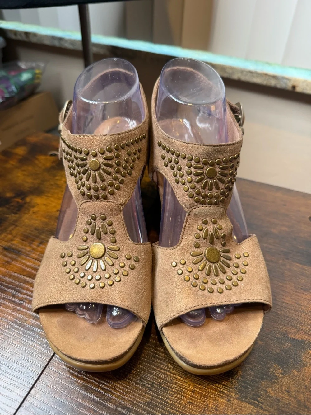 Dansko Deandra Women’s Tan Suede Studded Open-Toe Block Heel Sandals SZ38/ 7.5-8